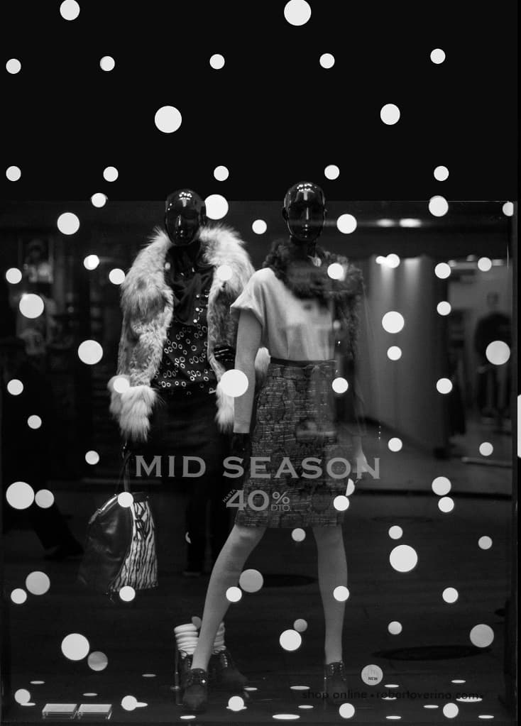 Escaparate Mid Season en blanco y negro con vinilo de lunares